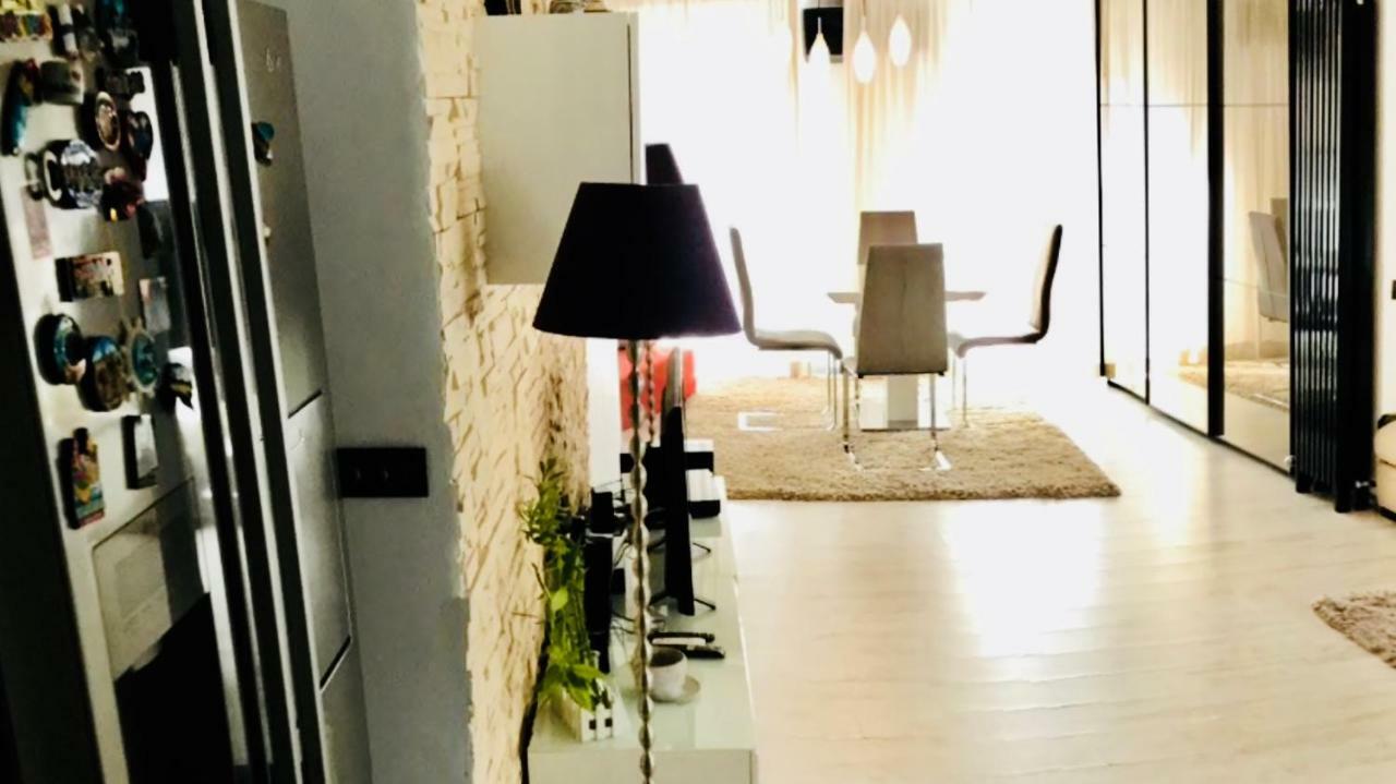 Eric Apartment 100 Bukares Bagian luar foto