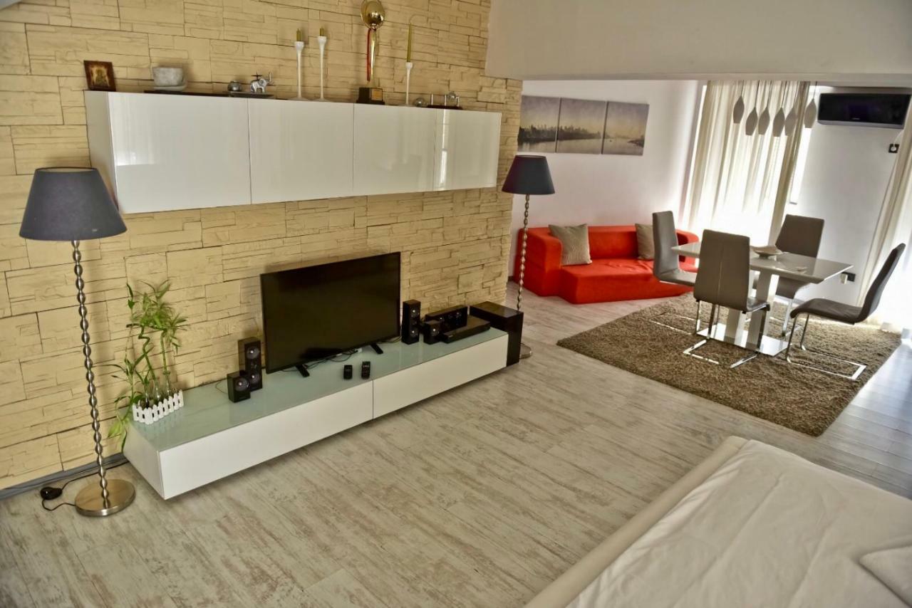 Eric Apartment 100 Bukares Bagian luar foto